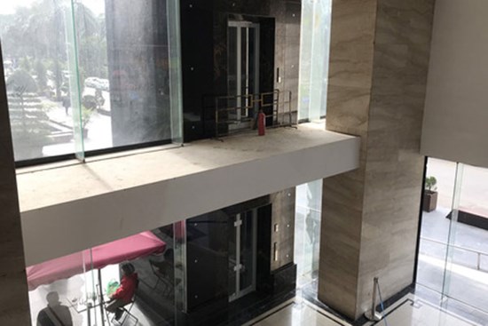 Vụ người đàn ông rơi từ tầng 2 thang máy chung cư xuống đất ở Hà Nội: “Thang do chủ đầu tư lắp đặt thêm, sai thiết kế và vận hành chui”