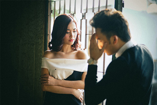 Đá người yêu 4 năm để cưới vội bạn gái thân thiết do đối phương mang thai, 3 năm sau người đàn ông nhận quả báo cực lớn khiến ai nấy đều hả hê-3