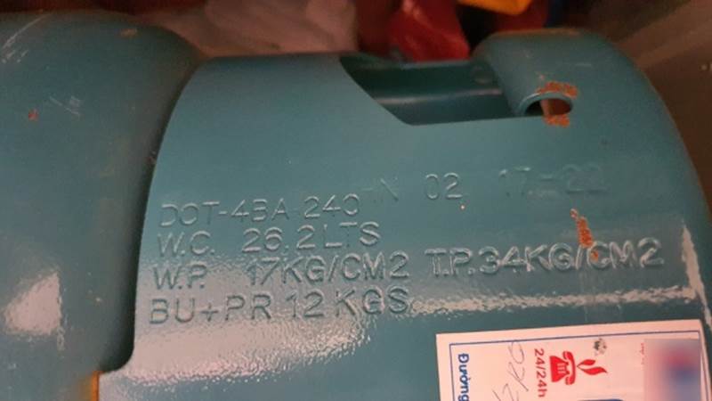 Gas dùng hơn 1 tháng đã hết, dân mạng rỉ tai nhau trong bình độn nước, cát-2