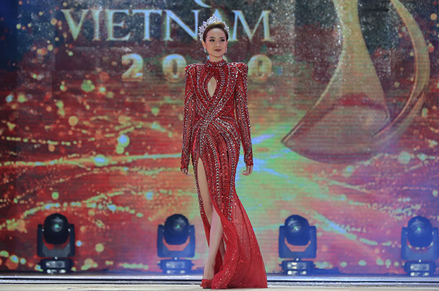 Chuyện oái oăm nhất lịch sử cuộc thi nhan sắc Việt: Thuỳ Dung gặp sự cố liên hoàn, màn đăng quang của Ngân Anh gây tranh cãi lớn!-6