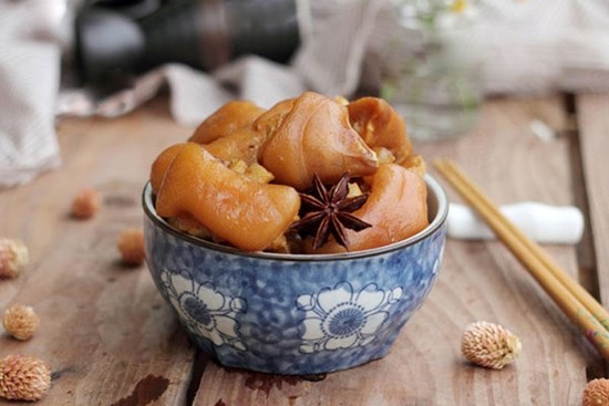 Chân giò hầm ngũ vị thơm ngon xua tan giá lạnh
