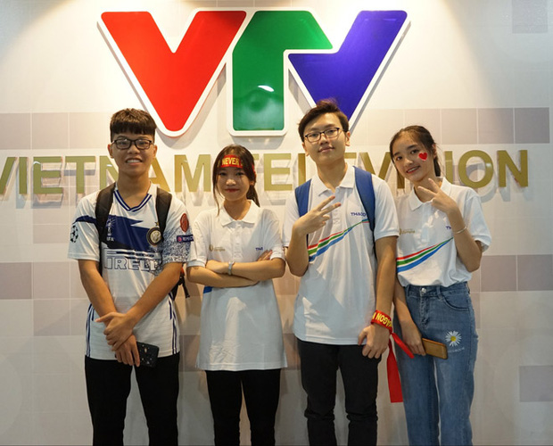 Olympia lại xuất hiện hot girl: Chụp nghiêng dọc vẫn vô tư không góc chết, giật luôn chức thánh biểu cảm ngơ ngác số 1-4