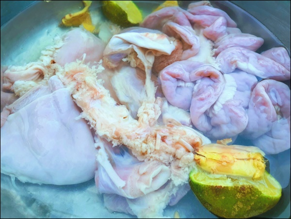 Mê ẩm thực Việt nhất định phải biết bí kíp đơn giản để&nbsp;làm món lòng chần giòn ngon, trắng nõn nà-2