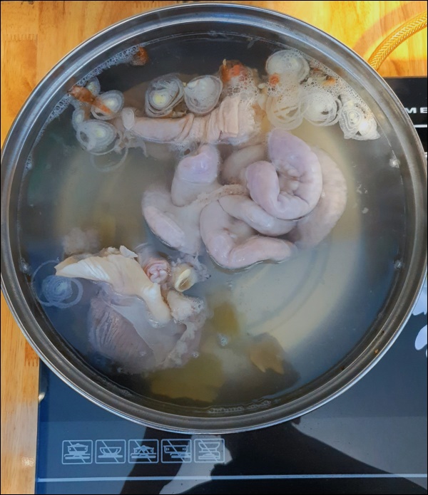 Mê ẩm thực Việt nhất định phải biết bí kíp đơn giản để làm món lòng chần giòn ngon, trắng nõn nà-4