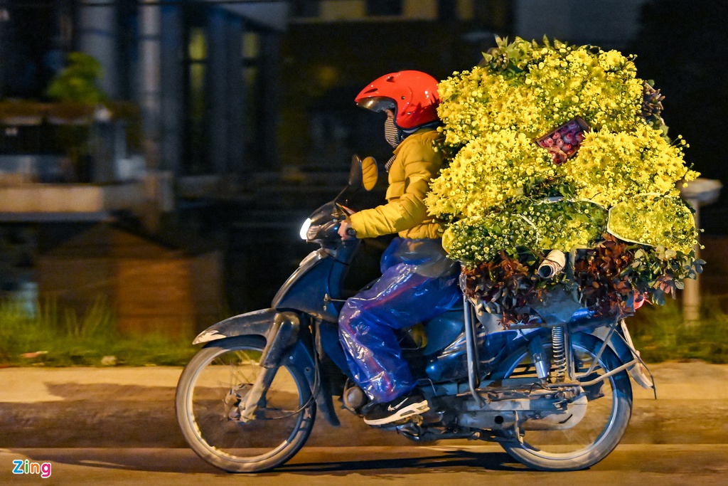 Người Hà Nội đốt lửa trong đêm rét nhất từ đầu đông-12