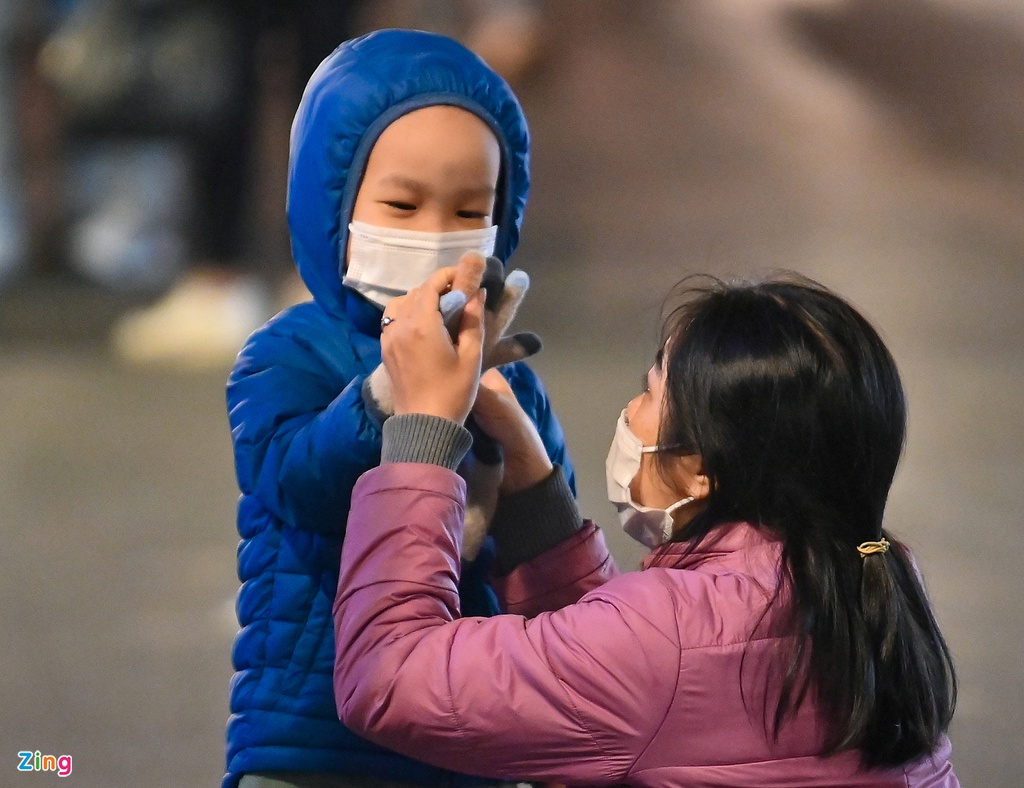 Người Hà Nội đốt lửa trong đêm rét nhất từ đầu đông-3