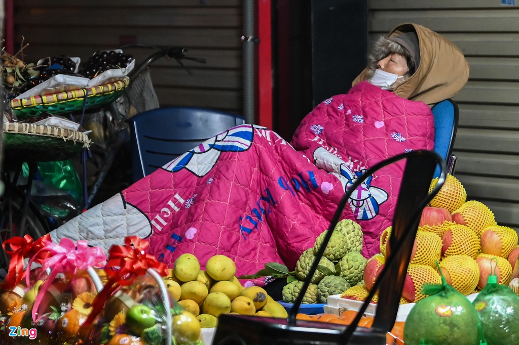 Người Hà Nội đốt lửa trong đêm rét nhất từ đầu đông-7