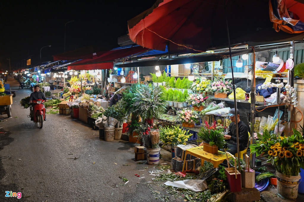 Người Hà Nội đốt lửa trong đêm rét nhất từ đầu đông-10