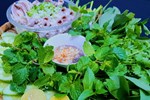 Câu chuyện đôi đũa trên bàn ăn Việt: Thân thương từ thời thơ ấu đến khi từ giã cuộc đời-26