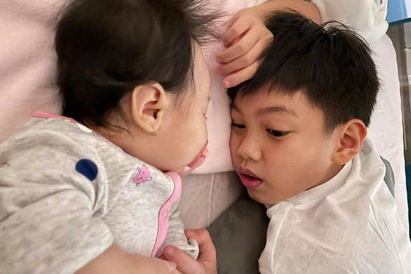 Chân dung 2 con gái của NSƯT Thanh Thanh Hiền: Chị là hoa khôi, em là ca sĩ-10