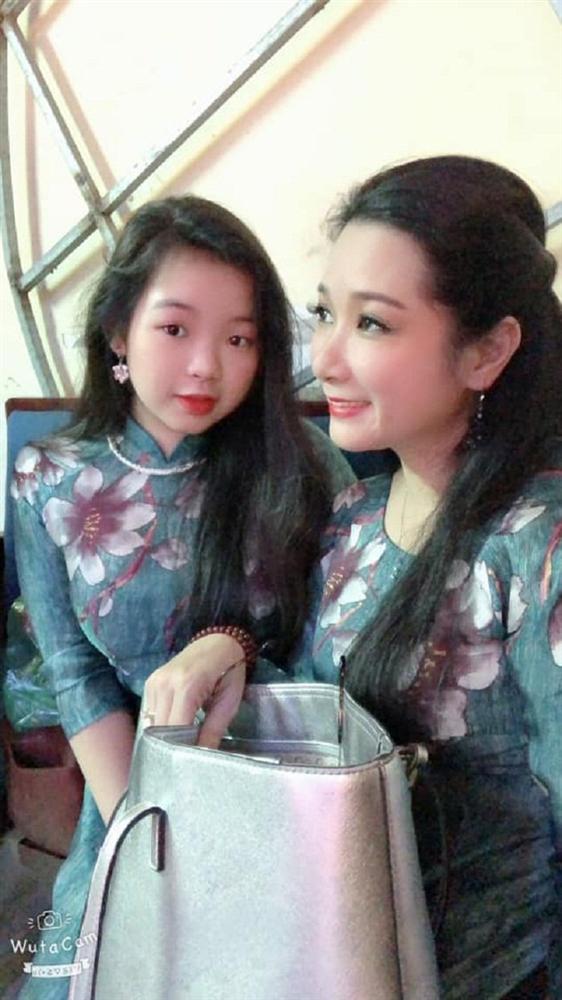 Chân dung 2 con gái của NSƯT Thanh Thanh Hiền: Chị là hoa khôi, em là ca sĩ-6