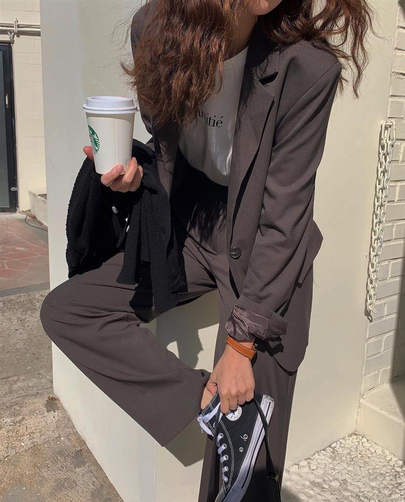 Đây là 5 công thức các BTV thời trang sẽ diện ác liệt trong mùa Đông này bởi cứ áp dụng là sành điệu khỏi bàn cãi-16