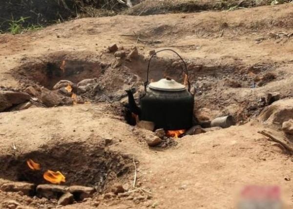 Bí mật về ngọn lửa quỷ cháy liên tục suốt 62 năm không hề tắt một giây, dân làng xếp hàng mang xoong nồi đến nấu nướng miễn phí-5