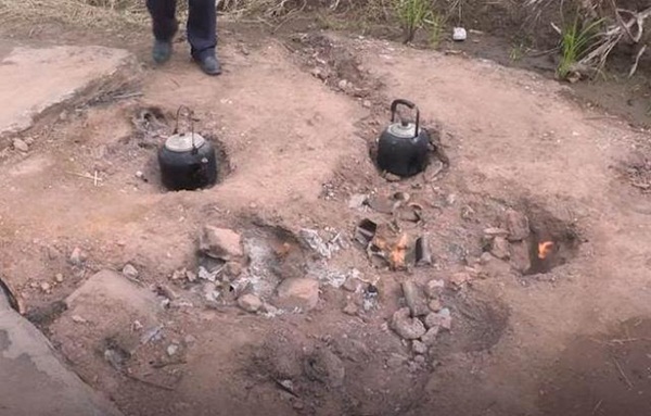 Bí mật về ngọn lửa quỷ cháy liên tục suốt 62 năm không hề tắt một giây, dân làng xếp hàng mang xoong nồi đến nấu nướng miễn phí-6