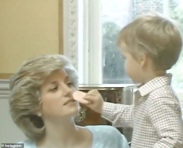 Video từ 35 năm trước quay Hoàng tử William bên mẹ quá cố bất ngờ gây bão MXH vì những khoảnh khắc quá đỗi ý nghĩa-4