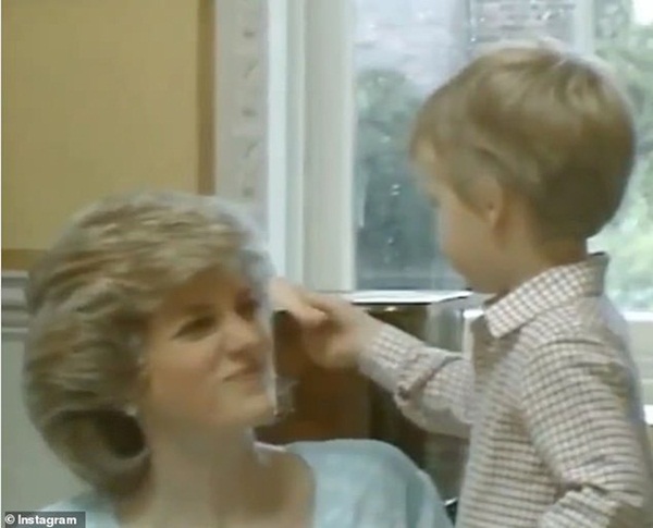 Video từ 35 năm trước quay Hoàng tử William bên mẹ quá cố bất ngờ gây bão MXH vì những khoảnh khắc quá đỗi ý nghĩa-5