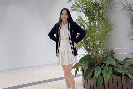 Mới hôm trước còn mũm mĩm, Quỳnh Anh hôm nay đã lột xác thần kỳ với body thon gọn như nữ sinh, chồng Duy Mạnh liền vào bình luận không ngờ