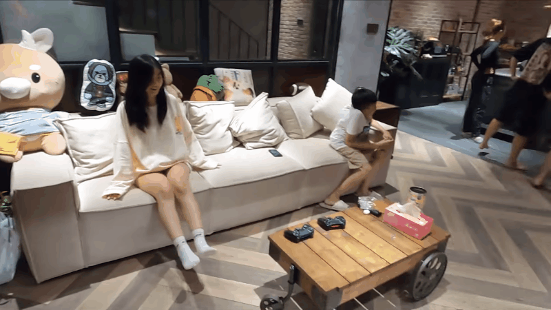 Đột nhập bên trong căn penthouse 300m² xịn sò của vợ chồng Khởi My-7