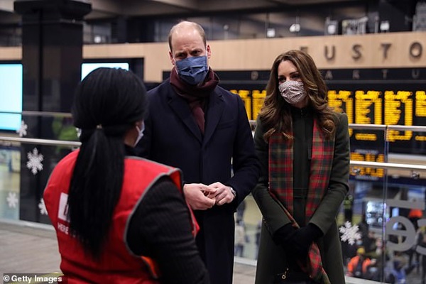 Đúng ngày vợ chồng Công nương Kate khởi hành chuyến đi đặc biệt, nhà Meghan Markle tung ra thông tin mới, ngầm tuyên bố cạnh tranh với Nữ hoàng Anh-3