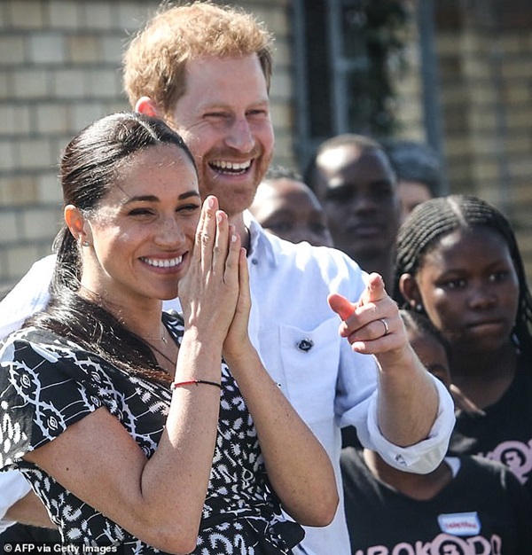 Đúng ngày vợ chồng Công nương Kate khởi hành chuyến đi đặc biệt, nhà Meghan Markle tung ra thông tin mới, ngầm tuyên bố cạnh tranh với Nữ hoàng Anh-4