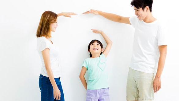 Bé gái 8 tuổi cao thêm 10 cm trong vòng 1 năm: Những thói quen ăn uống rất tốt và đáng học hỏi-1