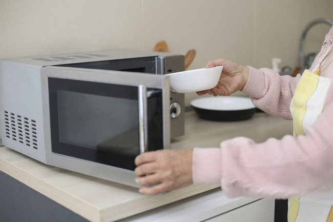 Sử dụng lò vi sóng đã lâu nhưng chị em chưa chắc đã biết các nguyên tắc cơ bản này!-3