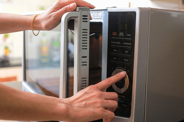 Mẹo vặt dùng lò vi sóng nơi công sở, dân văn phòng nên bỏ túi ngay và luôn để sử dụng an toàn-6
