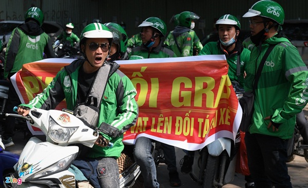 Tài xế GrabBike diễu hành phản đối tăng khấu trừ-11