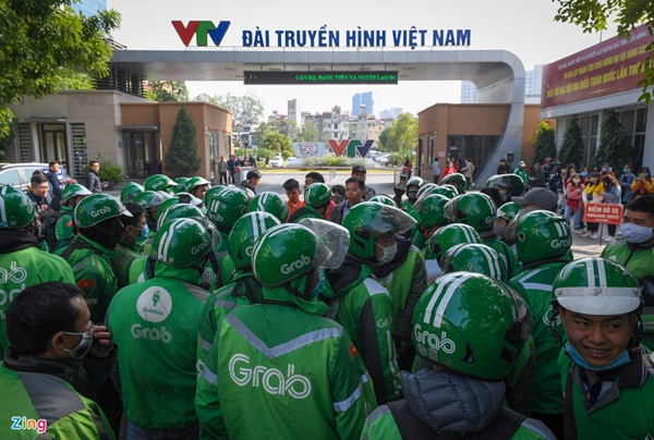 Tài xế GrabBike diễu hành phản đối tăng khấu trừ-5