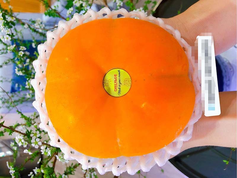 Hồng Nhật khổng lồ thơm mùi sữa, 1 triệu đồng/quả vẫn cháy hàng-2