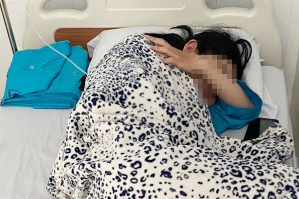 Bị trêu chọc, ghép đôi với bạn cùng bàn, nữ sinh 13 tuổi tự tự-2