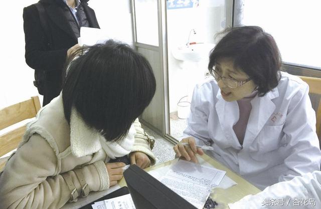 Cô gái chưa chồng, chưa sinh con đột nhiên thấy ngực tiết chất lỏng như sữa, nghe bác sĩ nói nguyên nhân mà rụng rời-1