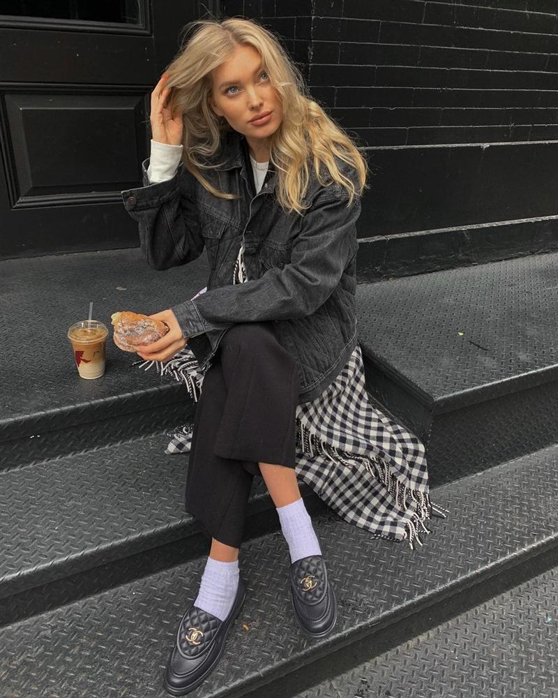 Hóa ra các cựu thiên thần Victorias Secret lên đồ cực đơn giản, và loạt outfit sau sẽ giúp style của bạn tây hơn chục lần-4