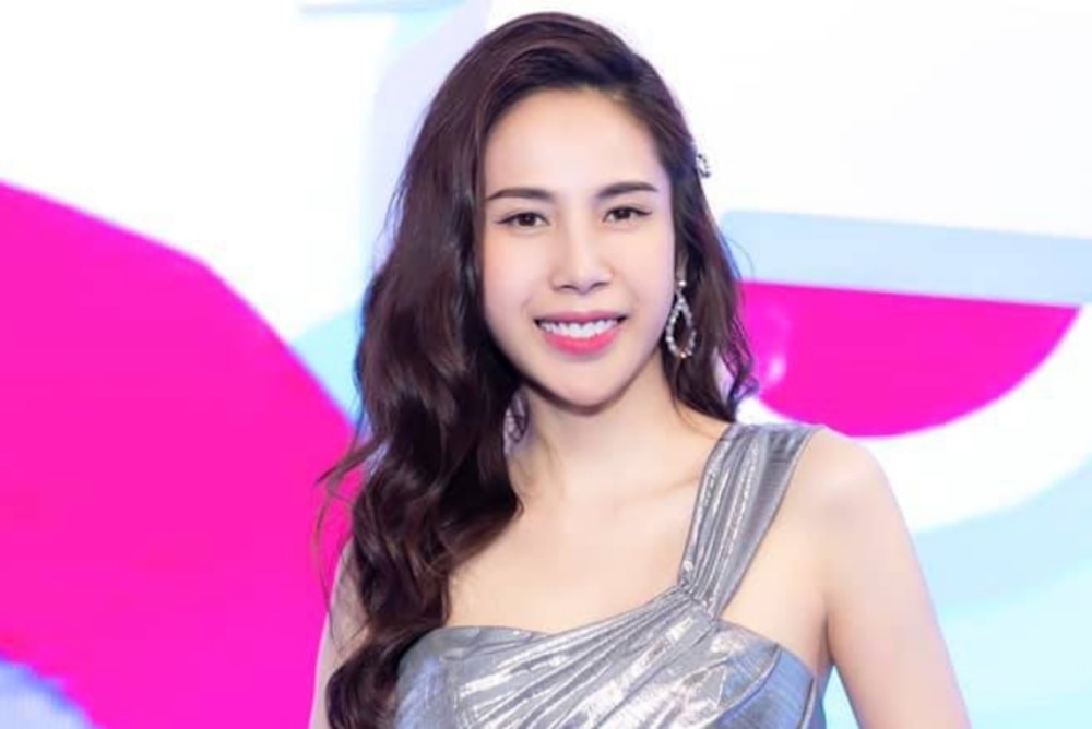 Fan tranh cãi clip Thủy Tiên bị Linh Chi hất tóc, đứng dậy bỏ đi: Lan Ngọc vô tình liên lụy?-8