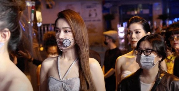 Nhã Phương nhận cơn mưa lời khen vì quá lễ phép với Lệ Quyên-4