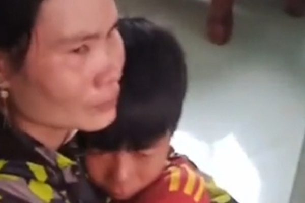 Câu chuyện diệu kỳ nhất hôm nay: 3 anh em đạp xe từ Cà Mau lên Sài Gòn vì quá nhớ mẹ, có 55 nghìn để dành bơm bánh xe chứ không dám ăn và cuộc hội ngộ bất ngờ-4