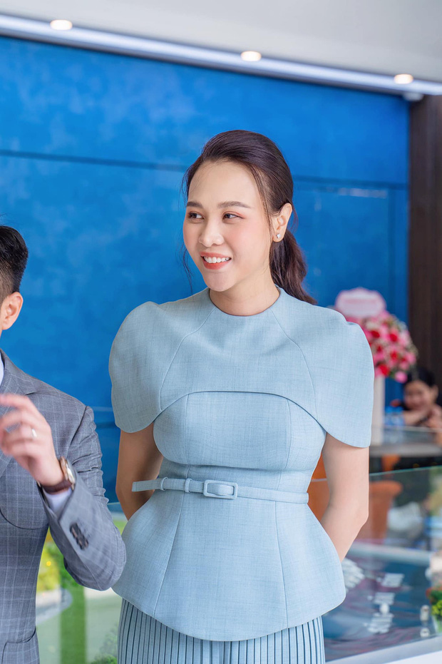 Đàm Thu Trang dính nghi án dao kéo vì để lộ chiếc cằm khác lạ trong loạt ảnh mới-6