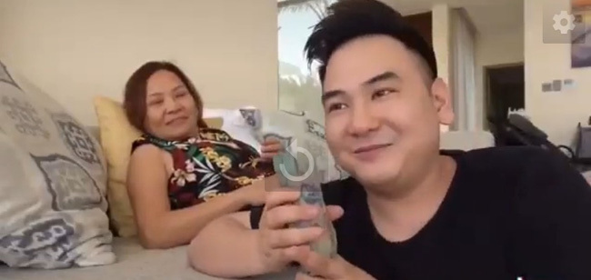 Không hổ danh là mẹ của streamer giàu nhất Việt Nam khi tuyên bố cực ngầu với con trai: Giảm 8 cân tặng nóng ngay 100 triệu đồng!-1