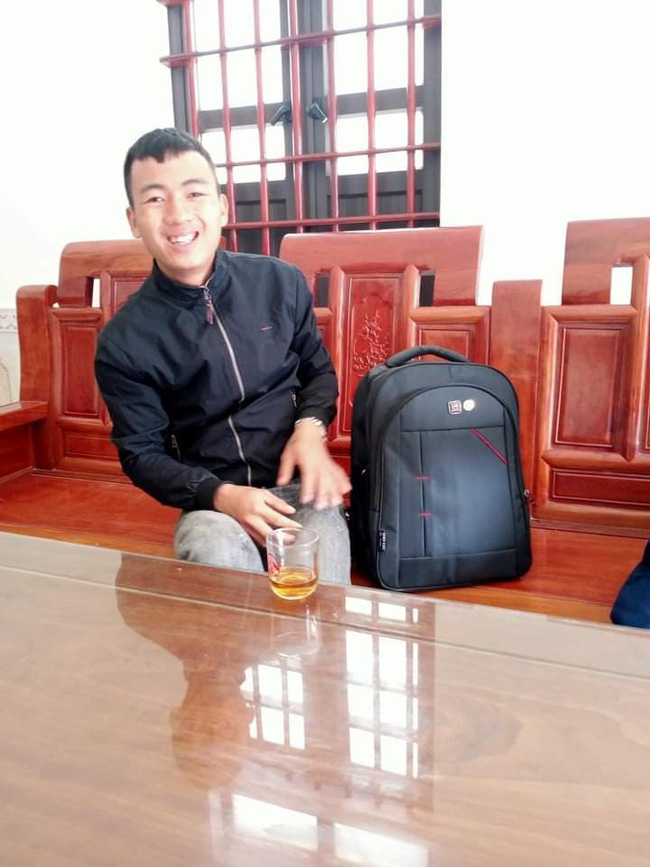 Nhặt được ba lô chứa hơn 70 triệu đồng, cán bộ xã đăng lên Facebook tìm người trả lại-2