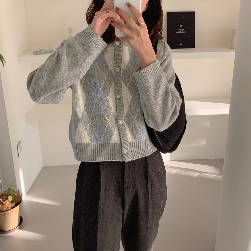 Gái Hàn diện quần đen rất nhiều nhưng luôn xịn đẹp chứ không nhàm chán, đó là vì họ có 4 tips-3