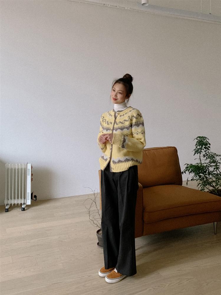 Gái Hàn diện quần đen rất nhiều nhưng luôn xịn đẹp chứ không nhàm chán, đó là vì họ có 4 tips-4