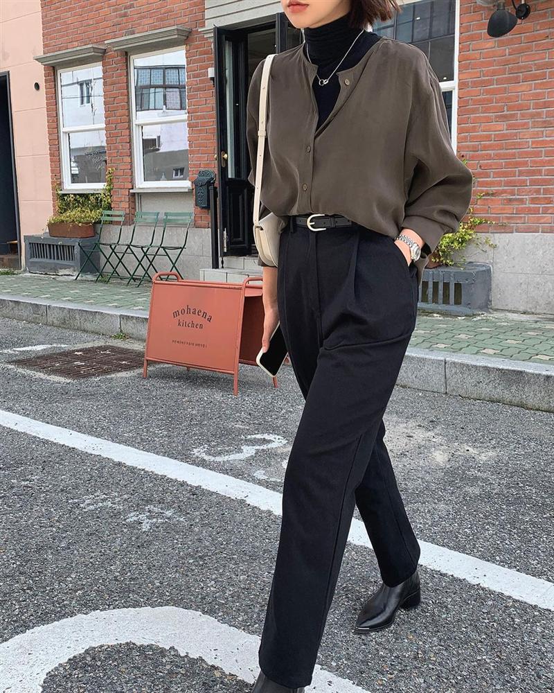 Gái Hàn diện quần đen rất nhiều nhưng luôn xịn đẹp chứ không nhàm chán, đó là vì họ có 4 tips-5