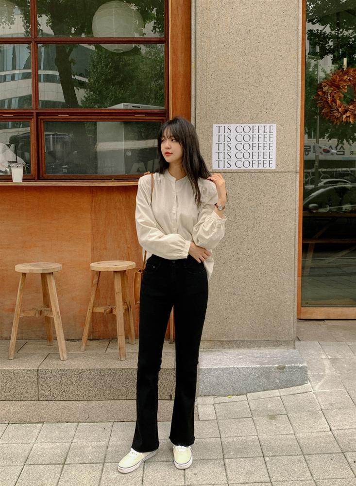 Gái Hàn diện quần đen rất nhiều nhưng luôn xịn đẹp chứ không nhàm chán, đó là vì họ có 4 tips-15