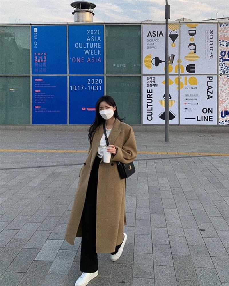 Gái Hàn diện quần đen rất nhiều nhưng luôn xịn đẹp chứ không nhàm chán, đó là vì họ có 4 tips-16