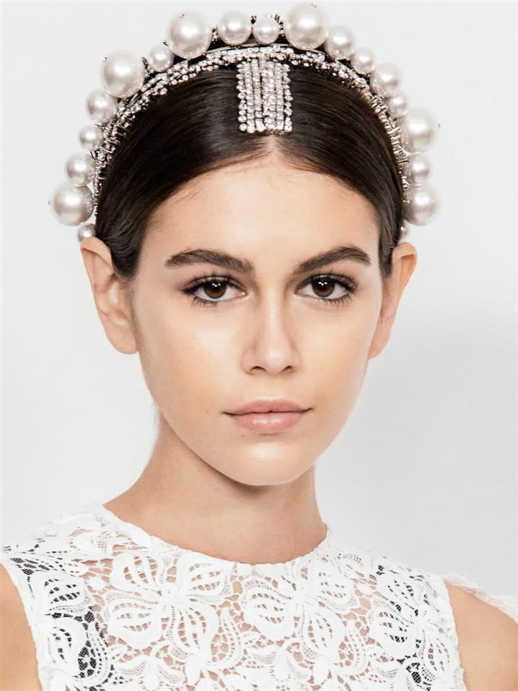 Vừa vướng drama thái độ với Thủy Tiên, Ninh Dương Lan Ngọc lại dính nghi án dùng cài tóc Givenchy fake-2