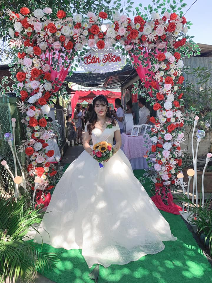 Thị Nở Quách Phượng khoe ảnh tái hôn, dân mạng săm soi số vàng hồi môn-5