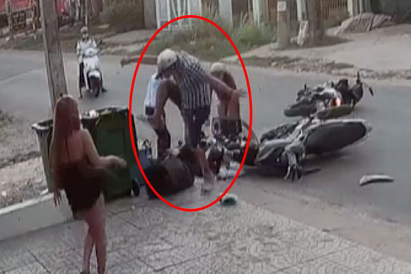 Nữ sinh bị đánh bầm dập sau va chạm giao thông: Em không nghĩ mình bị đánh nhiều đến vậy, sờ lên mặt đầy máu”-6