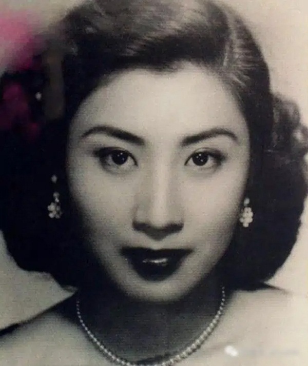 Mỹ nhân 17 tuổi lên xe hoa với người đàn ông từng có 3 đời vợ, 19 tuổi đã trở thành góa phụ, câu nói trước nơi chồng qua đời khiến ai nấy nghẹn lòng-2