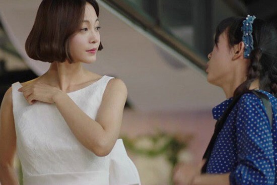 Nhìn mâm cơm trên bàn, chị chồng 