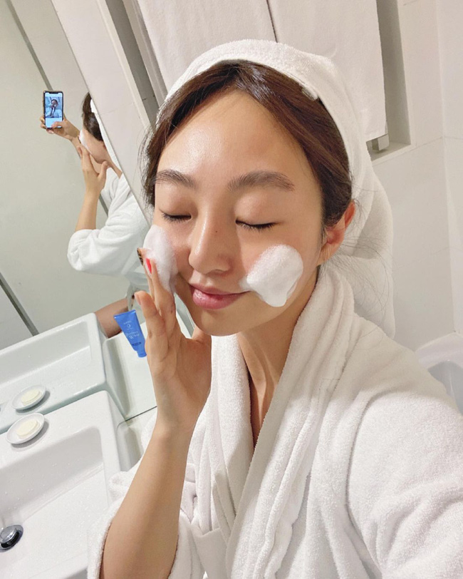 Bác sĩ bật mí 5 mẹo rửa mặt cho da sạch đến từng lỗ chân lông, theo thời gian da càng thêm tươi sáng mịn màng-4